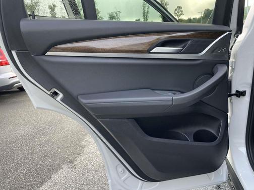 Mineral White Metallic 2023 BMW X3 sDrive30i