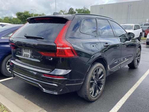 Onyx Black Metallic 2024 Volvo XC60 Recharge Plug-In Hybrid T8 Ultimate Black Edition