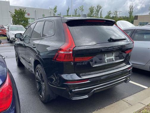 Onyx Black Metallic 2024 Volvo XC60 Recharge Plug-In Hybrid T8 Ultimate Black Edition