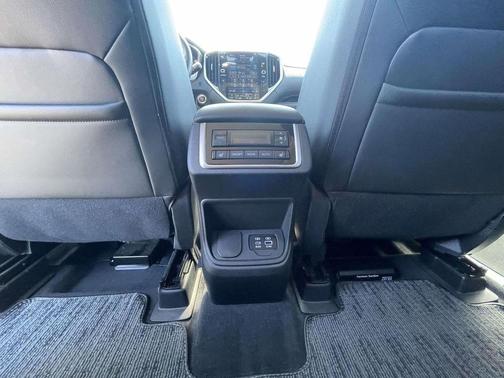 Ice Silver Metallic 2024 Subaru Ascent Limited