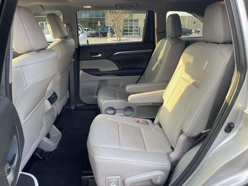 Celestial Silver Metallic 2017 Toyota Highlander Limited