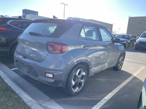 2022 Hyundai VENUE Limited
