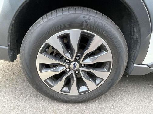 Crystal White Pearl 2024 Subaru Outback Limited