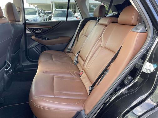 Crystal Black Silica 2022 Subaru Outback Touring