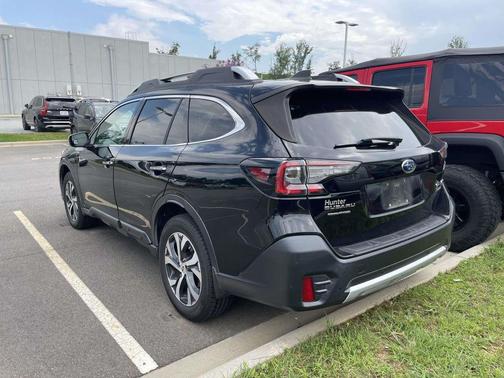 Crystal Black Silica 2022 Subaru Outback Touring