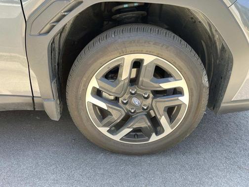 Magnetite Gray Metallic 2025 Subaru Forester Limited