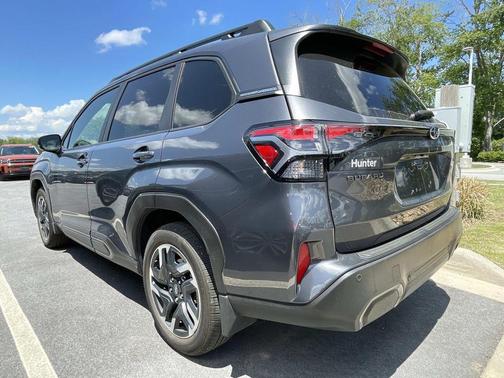 Magnetite Gray Metallic 2025 Subaru Forester Limited