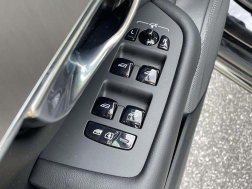 Onyx Black Metallic 2025 Volvo XC90 B5 Core