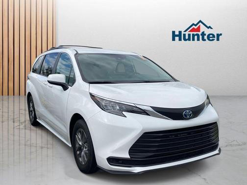 Ice 2025 Toyota Sienna LE