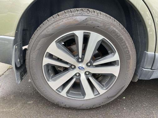 Wilderness Green Metallic 2019 Subaru Outback 2.5i Limited