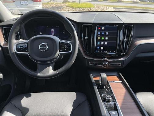 2024 Volvo XC60 Recharge Plug-In Hybrid T8 Plus Dark Theme