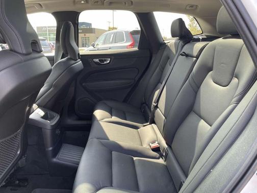 2024 Volvo XC60 Recharge Plug-In Hybrid T8 Plus Dark Theme