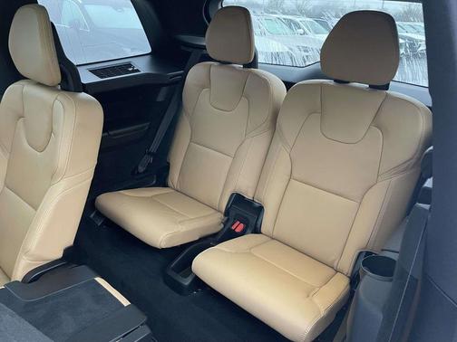 2024 Volvo XC90 Recharge Plug-In Hybrid T8 Ultimate Bright Theme 7-Seater