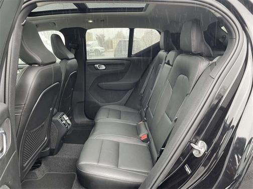 2025 Volvo XC40 B5 Plus Dark Theme