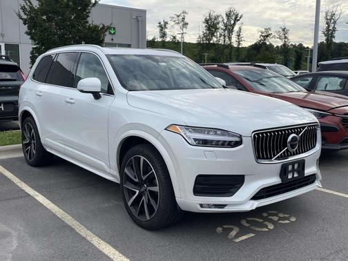 Crystal White Metallic 2022 Volvo XC90 T6 Momentum 6 Passenger