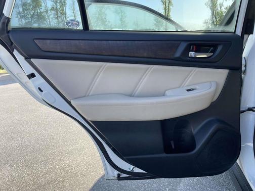 White 2018 Subaru Outback 2.5i Limited