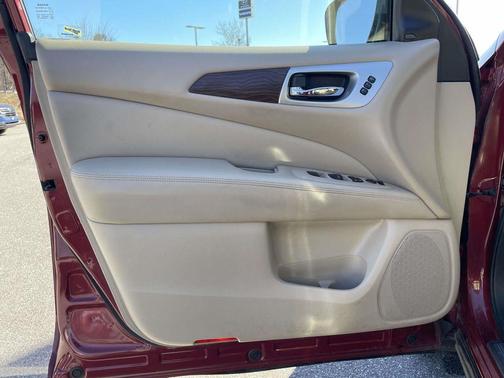 2017 Nissan Pathfinder Platinum