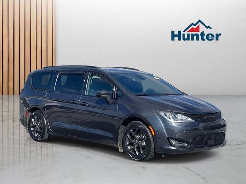 2020 Chrysler Pacifica Touring-L Plus