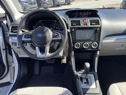 Crystal White Pearl 2017 Subaru Forester 2.5i Premium