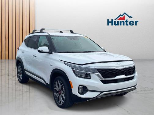 Snow White Pearl 2023 Kia Seltos SX