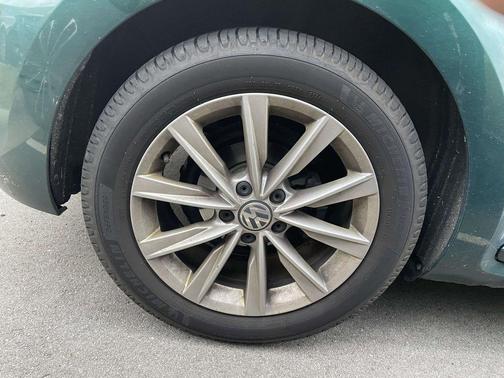 2017 Volkswagen Beetle 1.8T SE