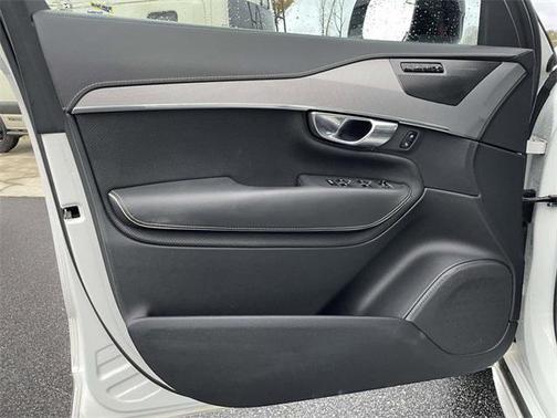 2020 Volvo XC90 Hybrid T8 R-Design 7 Passenger