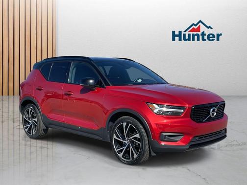 2022 Volvo XC40 T4 R-Design