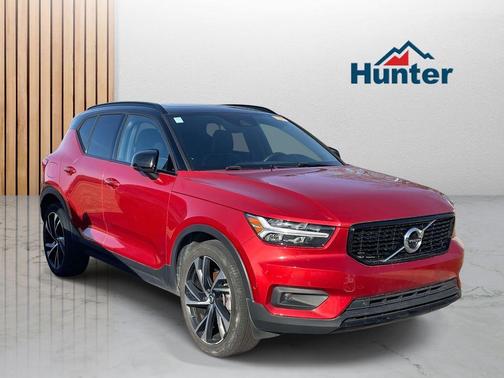 2022 Volvo XC40 T4 R-Design