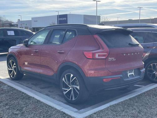 2022 Volvo XC40 T4 R-Design