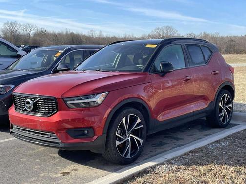 2022 Volvo XC40 T4 R-Design