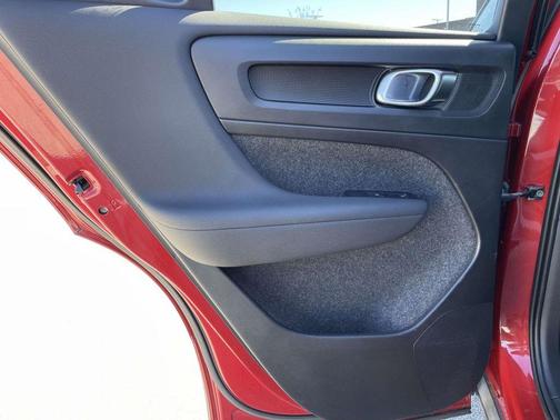 2022 Volvo XC40 T4 R-Design