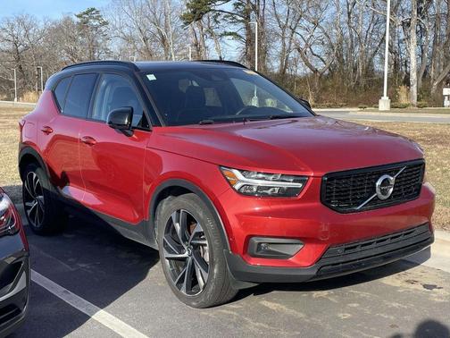 2022 Volvo XC40 T4 R-Design