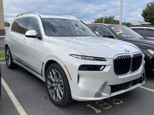 Mineral White Metallic 2025 BMW X7 xDrive40i