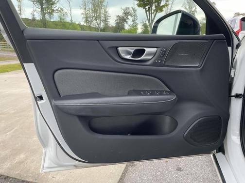 Crystal White Metallic 2024 Volvo S60 Recharge Plug-In Hybrid T8 Plus Black Edition