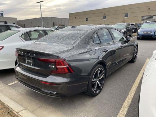 2023 Volvo S60 B5 Plus Dark Theme