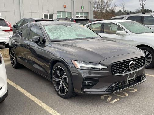 2023 Volvo S60 B5 Plus Dark Theme