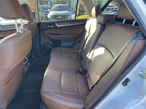 Crystal White Pearl 2019 Subaru Outback 3.6R Touring