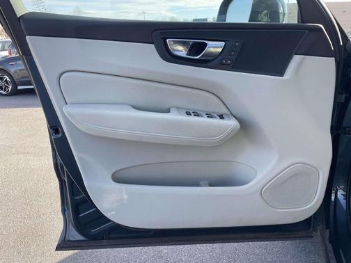 2021 Volvo XC60 Recharge Plug-In Hybrid T8 Inscription Expression