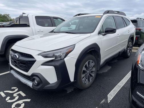 Crystal White Pearl 2024 Subaru Outback Limited