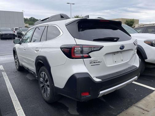 Crystal White Pearl 2024 Subaru Outback Limited