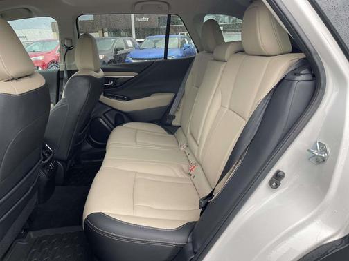 Crystal White Pearl 2024 Subaru Outback Limited