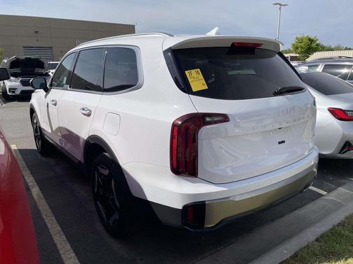 Glacial White Pearl 2025 Kia Telluride S
