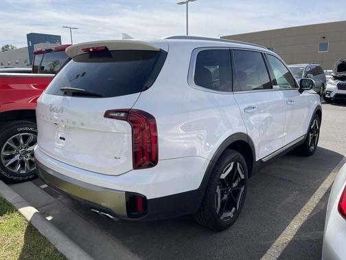 Glacial White Pearl 2025 Kia Telluride S