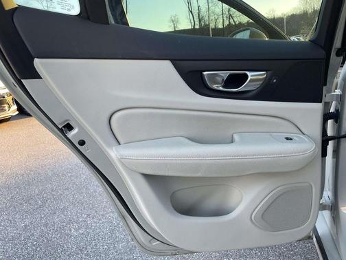 2022 Volvo S60 Recharge Plug-In Hybrid T8 Inscription Extended Range