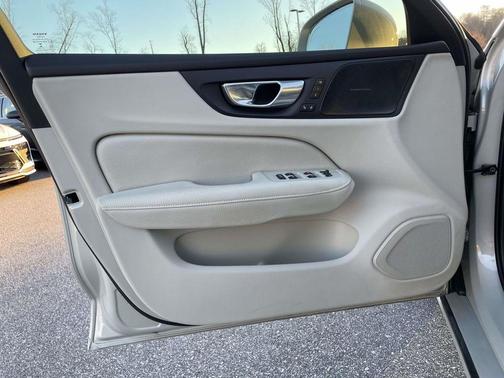 2022 Volvo S60 Recharge Plug-In Hybrid T8 Inscription Extended Range