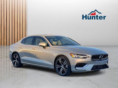 2022 Volvo S60 Recharge Plug-In Hybrid T8 Inscription Extended Range