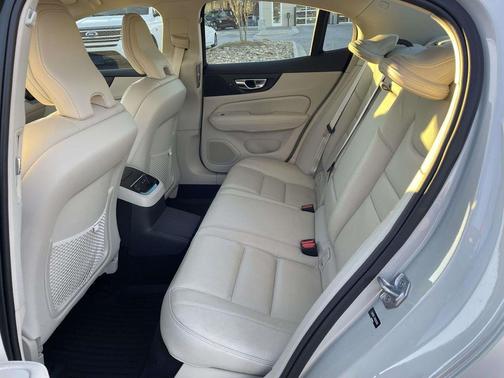 2022 Volvo S60 Recharge Plug-In Hybrid T8 Inscription Extended Range