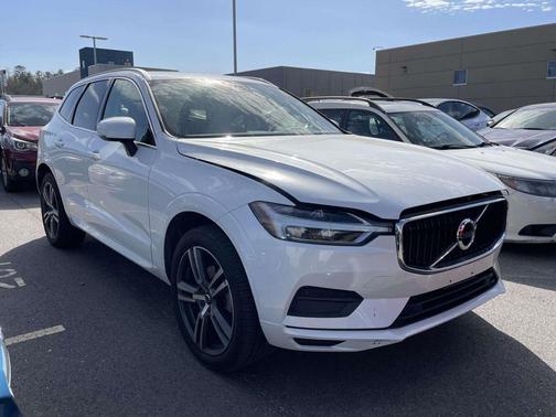 Crystal White Metallic 2020 Volvo XC60 T5 Momentum