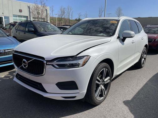 Crystal White Metallic 2020 Volvo XC60 T5 Momentum