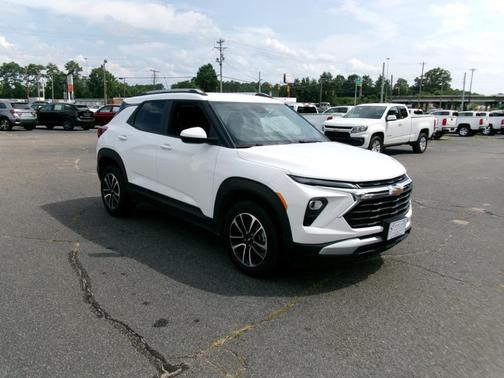 Summit White 2025 Chevrolet Trailblazer LT